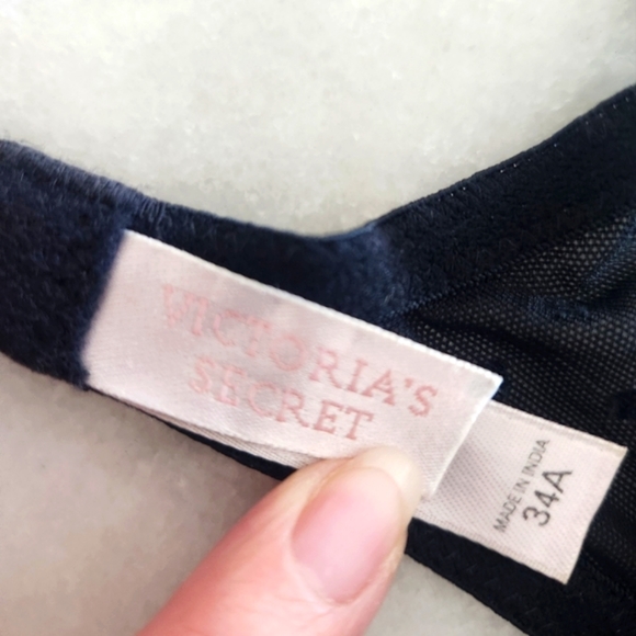 Victoria’s Secret Classic Original T Shirt Bra by Black bra 34A. Lightly worn - Picture 3 of 3